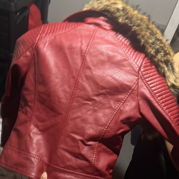 Woman’s faux fur leather jacket - Picture 3 of 3